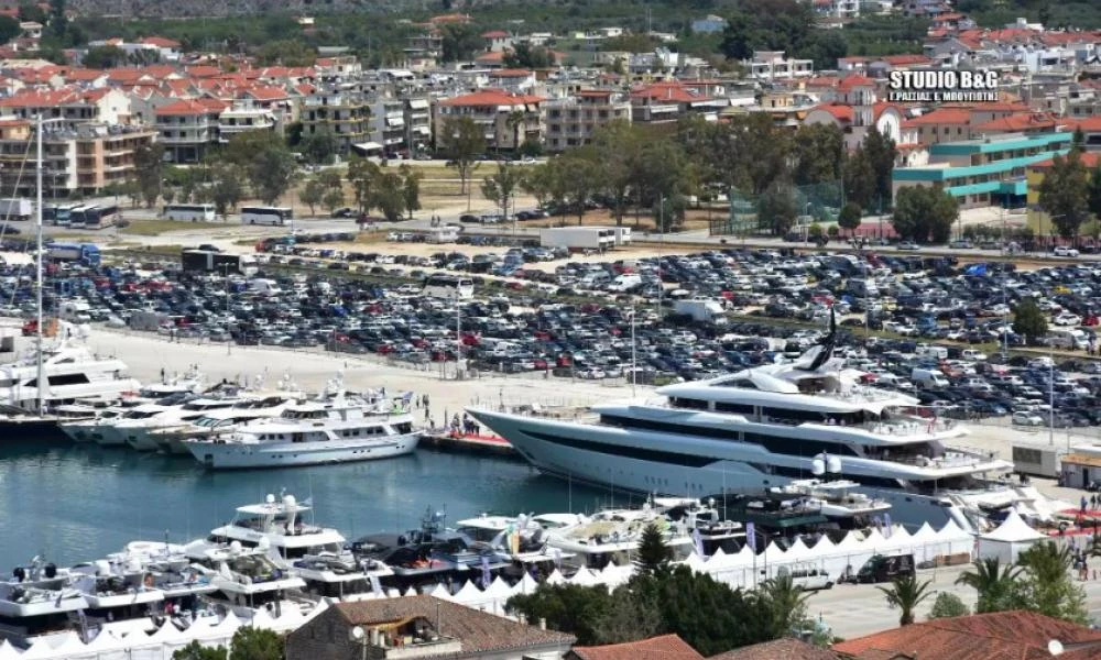 Ναύπλιο: Βουλιάζει από κόσμο την Πρωτομαγιά – Δεν πέφτει καρφίτσα στο πάρκινγκ και στις καφετέριες